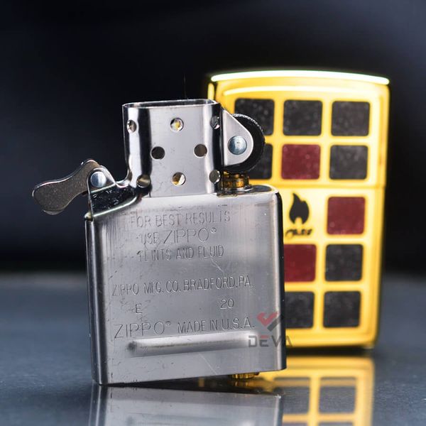Zippo Dán Emblem Ô Vuông Sơn Nhũ ZN205
