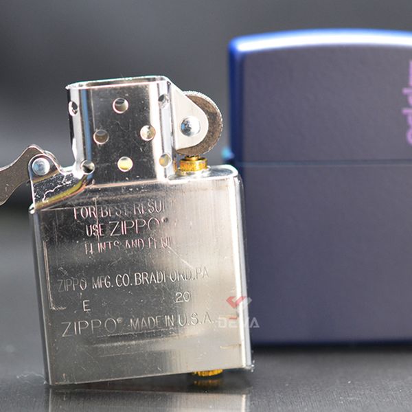 Zippo Sơn Matte Xanh Tím Than In Logo Zippo ZT10