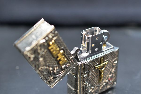 Zippo Tạo Hình Quyển Kinh Thánh Holy Bible ZD59