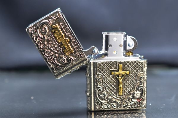Zippo Tạo Hình Quyển Kinh Thánh Holy Bible ZD59