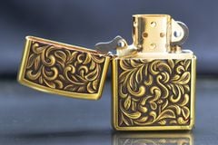 Zippo khắc nổi hoa văn đẹp Armor ZD11