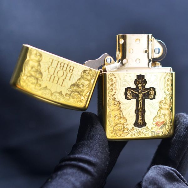 Zippo Armor Khắc Chủ Đề Kinh Thánh Holy Bibble ZD01