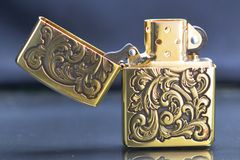 Bật lửa Zippo Hoa Văn Bản Armor ZD12