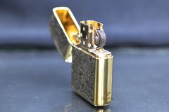 Bật lửa Zippo Hoa Văn Bản Armor ZD12