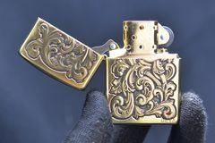 Bật lửa Zippo Hoa Văn Bản Armor ZD12