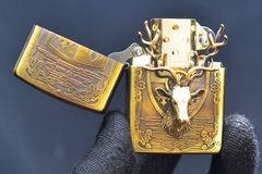 Bật lửa Zippo hình hươu nổi bản Armor ZD16
