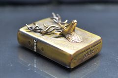 Bật lửa Zippo hình hươu nổi bản Armor ZD16