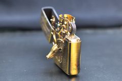 Bật lửa Zippo hình hươu nổi bản Armor ZD16