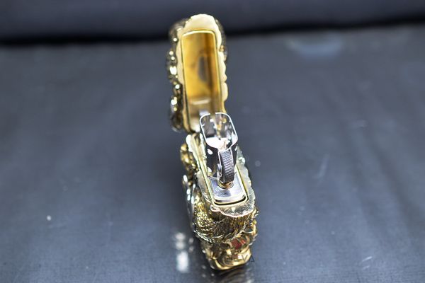 Zippo Ốp Rồng Cuộn Giữ Châu ZD58