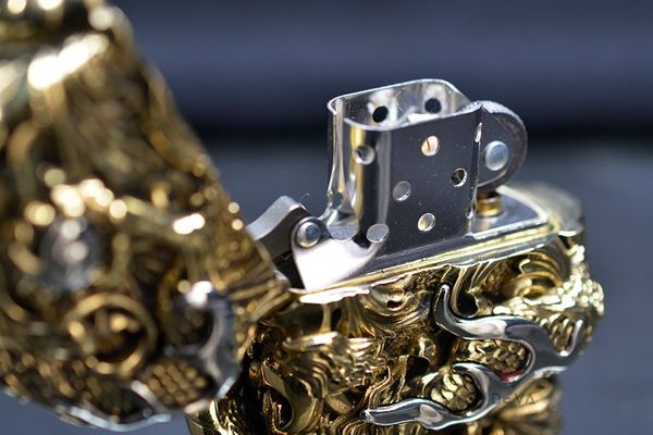 Zippo Ốp Rồng Cuộn Giữ Châu ZD58