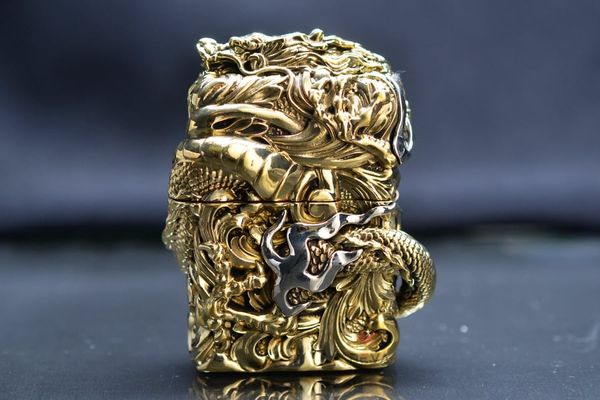 Zippo Ốp Rồng Cuộn Giữ Châu ZD58