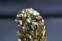 Zippo Ốp Rồng Cuộn Giữ Châu ZD58