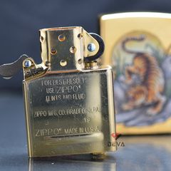 Zippo đồng xước in hình Mãnh Hổ Săn Mồi Z370