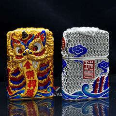 Zippo Bọc Lưới Mạ Vàng Đầu Sư Tử Nhả Chữ Tài Lộc ZN163