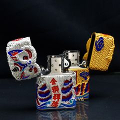 Zippo Bọc Lưới Mạ Vàng Đầu Sư Tử Nhả Chữ Tài Lộc ZN163