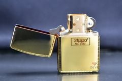 Zippo Armor viền gõ búa cạnh hoa văn đồng cháy bản giới hạn ZN325