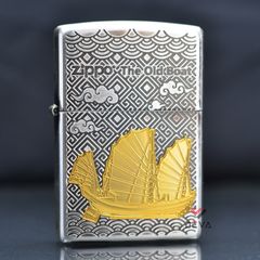 Zippo hoa văn chìm ốp Emblem Thuyền Buồm Cổ ZN312