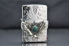 Zippo mạ vàng hoa văn chìm ốp Emblem Cổ Ngọc ZN318