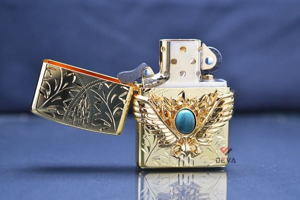 Zippo mạ vàng hoa văn chìm ốp Emblem Cổ Ngọc ZN318