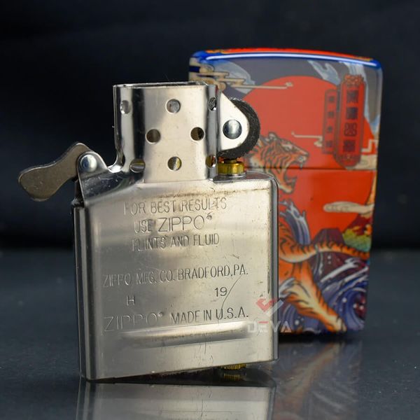 Zippo Hộp Mica Sơn Chủ Đề Hổ Gầm ZN119