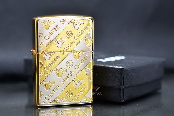 Zippo kẻ vàng chéo khắc Logo hãng Simon Carter ZN327