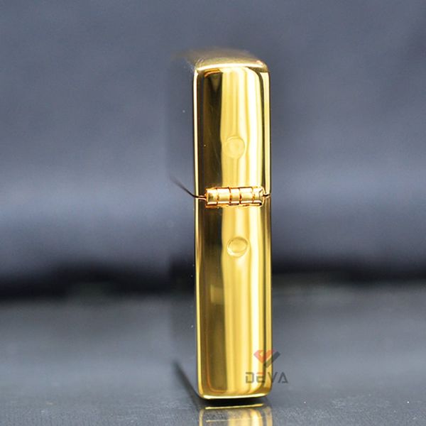 Zippo kẻ vàng chéo khắc Logo hãng Simon Carter ZN327