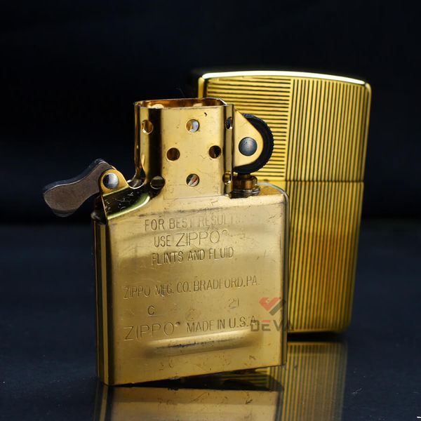 Zippo Khắc Các Đường Kẻ Sọc Ngang Dọc ZN393