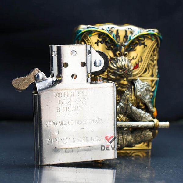 Zippo Ốp Tượng Tôn Ngộ Không Và Cây Gậy Như Ý ZN105