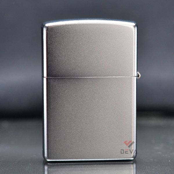 Zippo khắc hình xúc xắc mạ satin Z208
