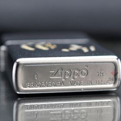 Zippo khắc hình xúc xắc mạ satin Z208