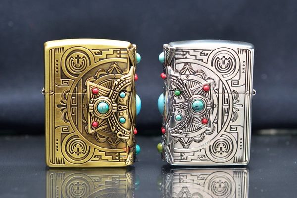 Zippo khắc Totem thổ dân Anh Điêng ốp Emblem mã não xanh ngọc ZN323