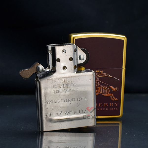 Zippo In Chủ Đề Hãng Thời Trang Burberry ZN274