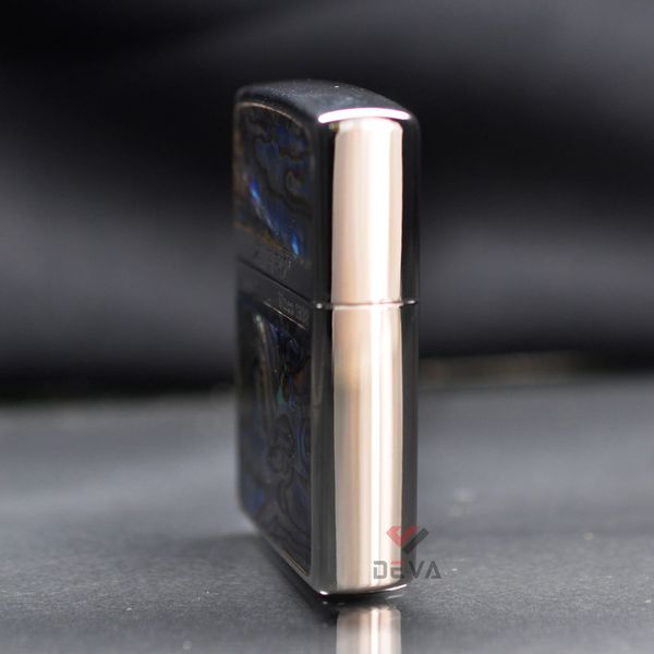 Zippo Viền Bạc Hoa Văn Khảm Trai ZN195