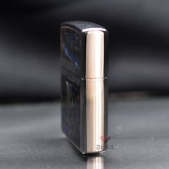 Zippo Viền Bạc Hoa Văn Khảm Trai ZN195