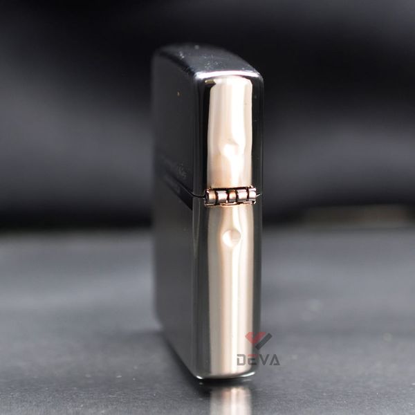 Zippo Viền Bạc Hoa Văn Khảm Trai ZN195