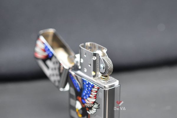 Zippo mạ Chrome hình Lá Cờ và Biểu Tượng Đại Bàng Mỹ Z372
