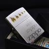 Zippo Mạ Satin Khắc Chuỗi Logo Và Ngọn Lửa Biểu Tượng ZK45