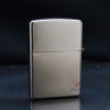 Zippo Mạ Satin Khắc Chuỗi Logo Và Ngọn Lửa Biểu Tượng ZK45