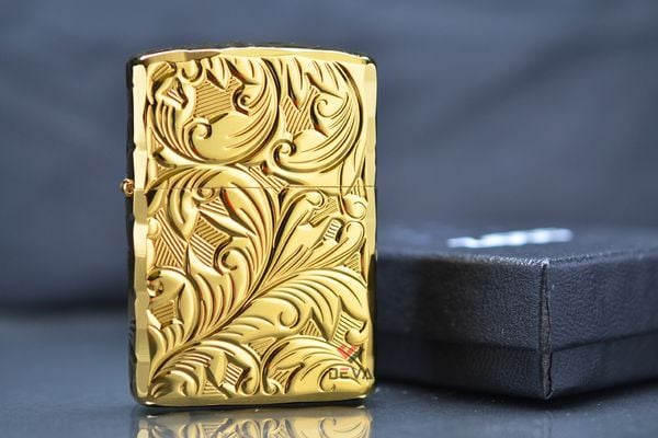 Zippo Armor mạ vàng hoa văn cổ điển ZN317