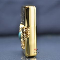 Zippo mạ vàng hoa văn chìm ốp Emblem Cổ Ngọc ZN318