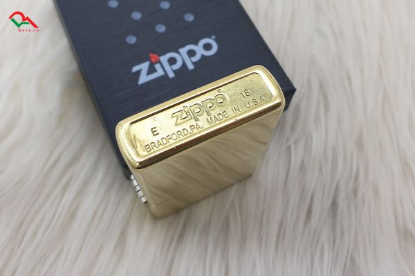 Zippo Khắc Sâu Hổ Phong Thủy ZN213