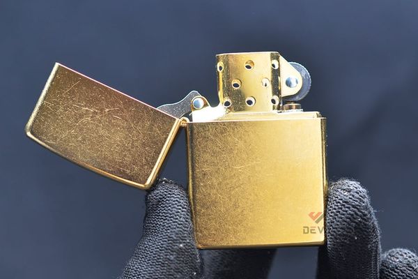 Bật lửa zippo mỹ đồng xước bụi Gold dust Z13