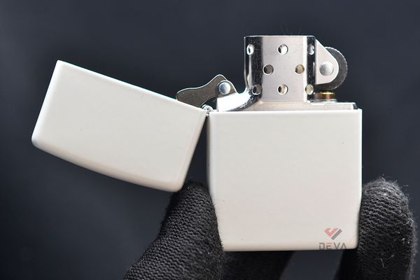 Zippo sơn trắng trơn ZT05