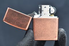 Zippo mạ đồng đỏ antique Copper Z204