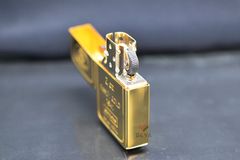 Bật lửa zippo tái bản 1941 mạ vàng Fancy Gold Z203
