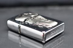 Bật lửa Zippo Mỹ chính hãng bàn tay chơi bài Full House Z56