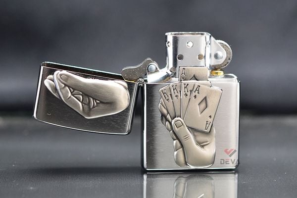 Bật lửa Zippo Mỹ chính hãng bàn tay chơi bài Full House Z56