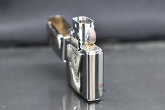 Bật lửa Zippo Mỹ chính hãng bàn tay chơi bài Full House Z56