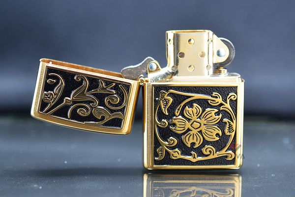 Zippo ốp emblem hoa văn dày Z272