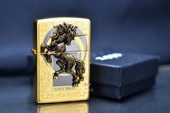 Bật lửa zippo chính hãng hình ngựa Unicorn Gold Z38